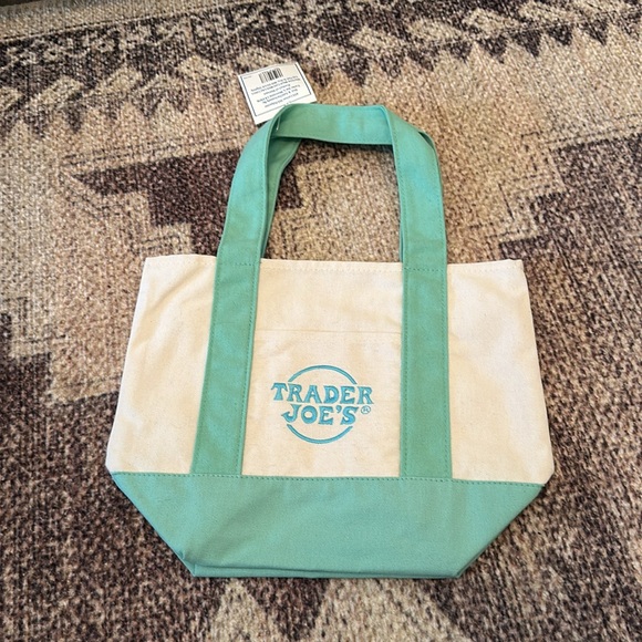 Trader Joe’s, mini pastel canvas tote bag in green - Picture 4 of 4
